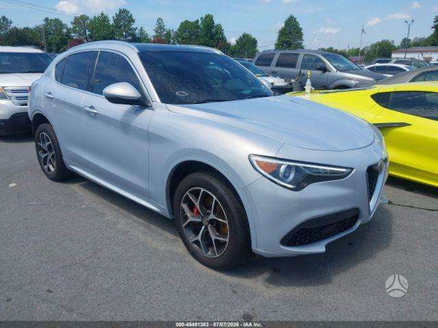 Alfa Romeo Stelvio - 1