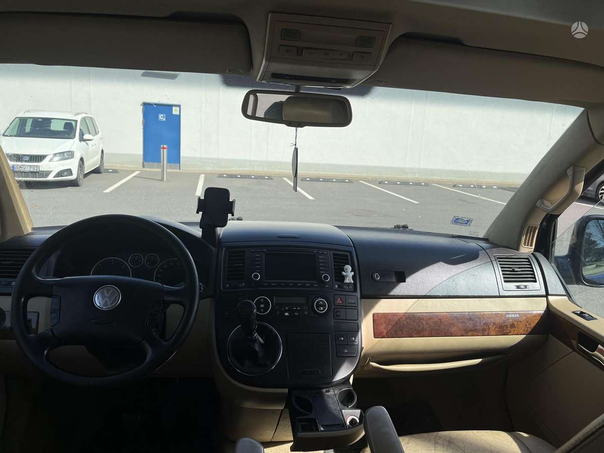 Volkswagen Multivan - 8