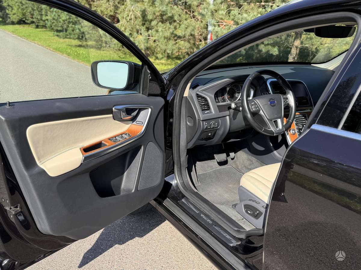 Volvo XC60, 2.0 l., off-road / crossover
