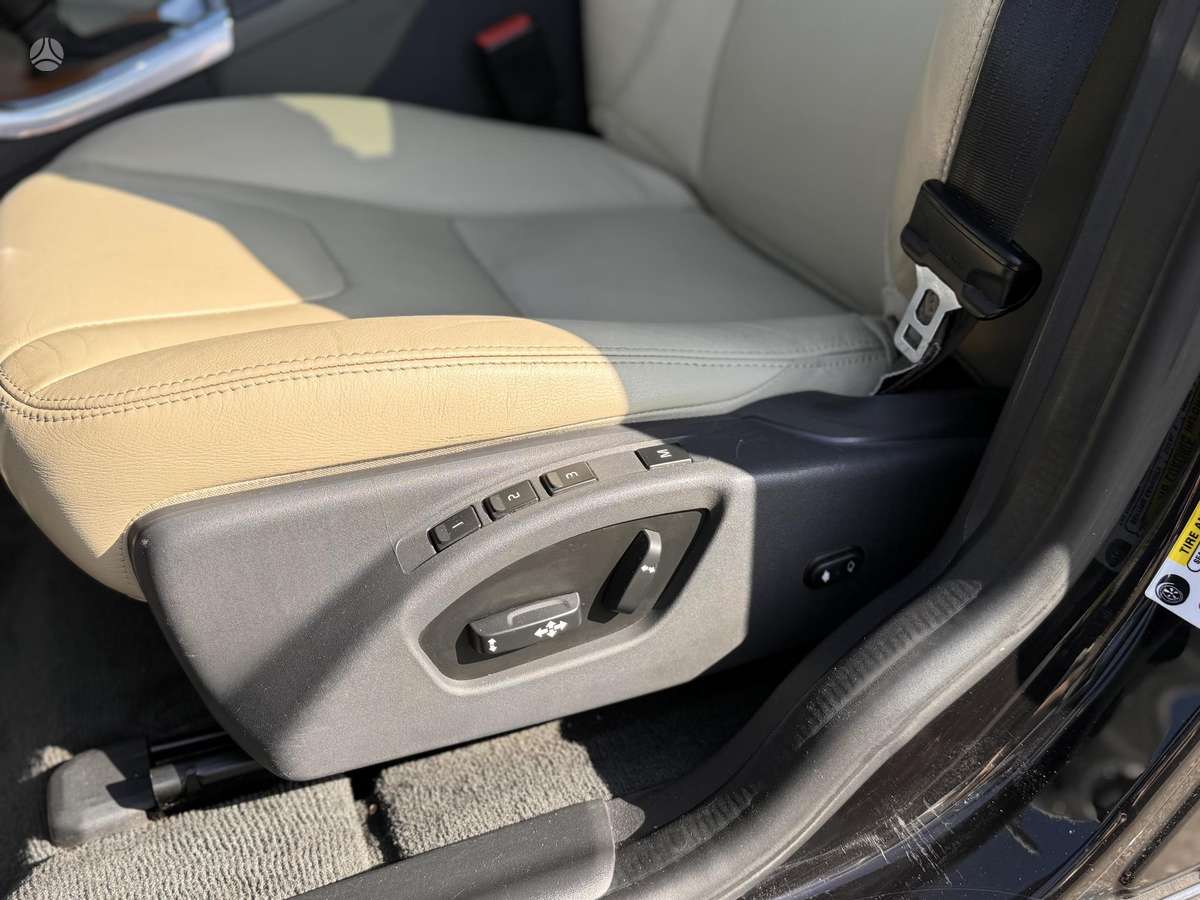 Volvo XC60, 2.0 l., off-road / crossover
