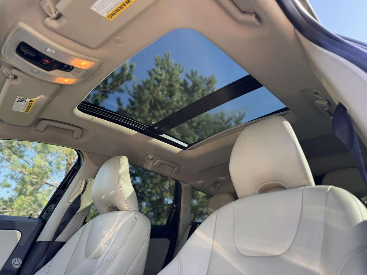 Volvo XC60, 2.0 l., off-road / crossover