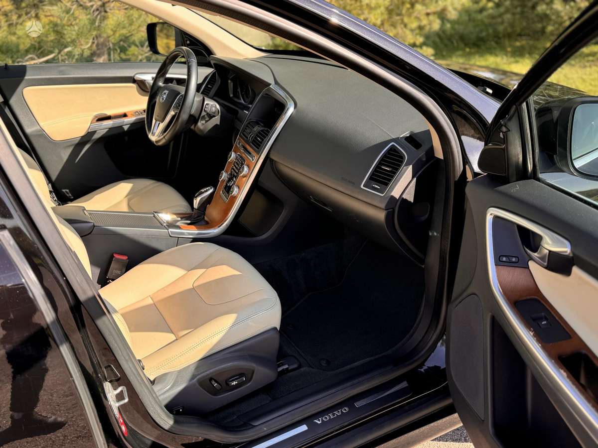 Volvo XC60, 2.0 l., off-road / crossover