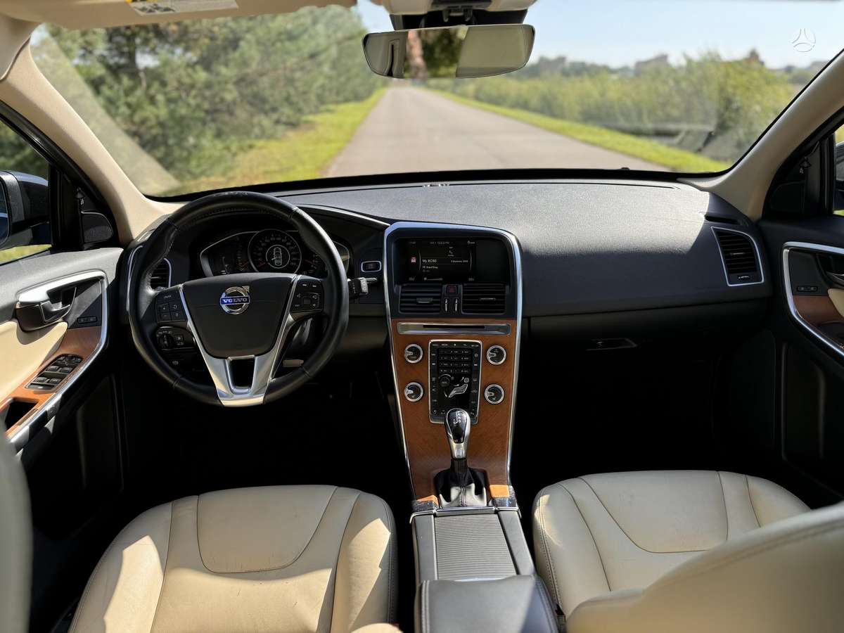 Volvo XC60, 2.0 l., off-road / crossover