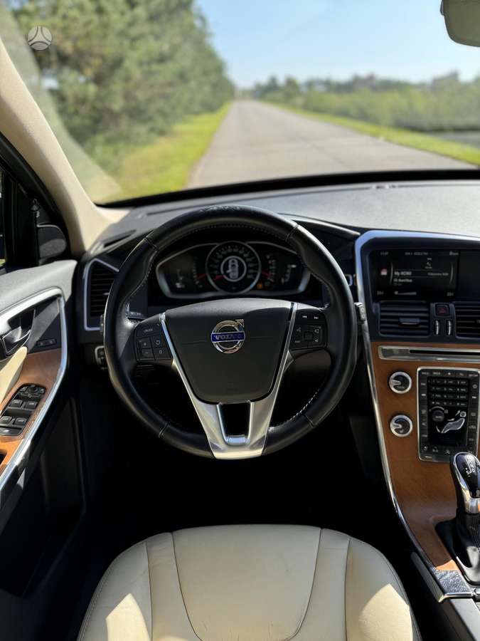 Volvo XC60, 2.0 l., off-road / crossover