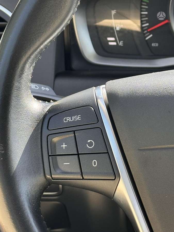Volvo XC60, 2.0 l., off-road / crossover