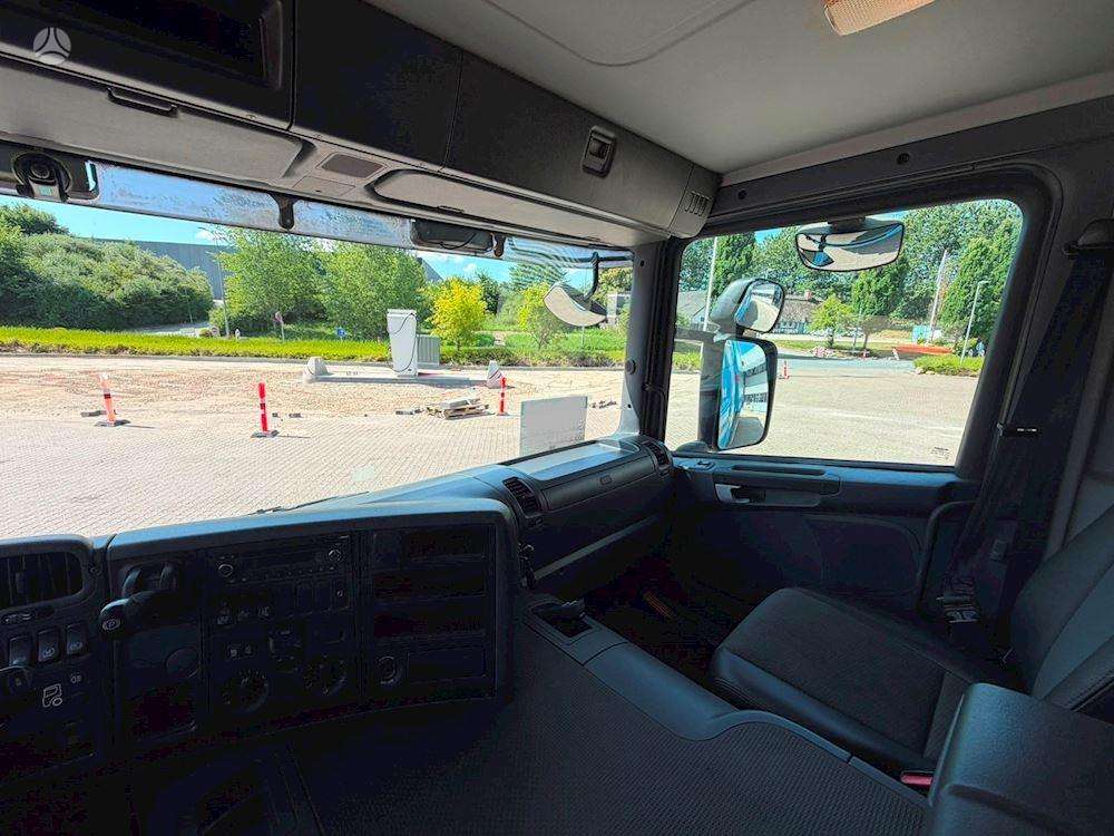 Scania P230, dropside with curtains