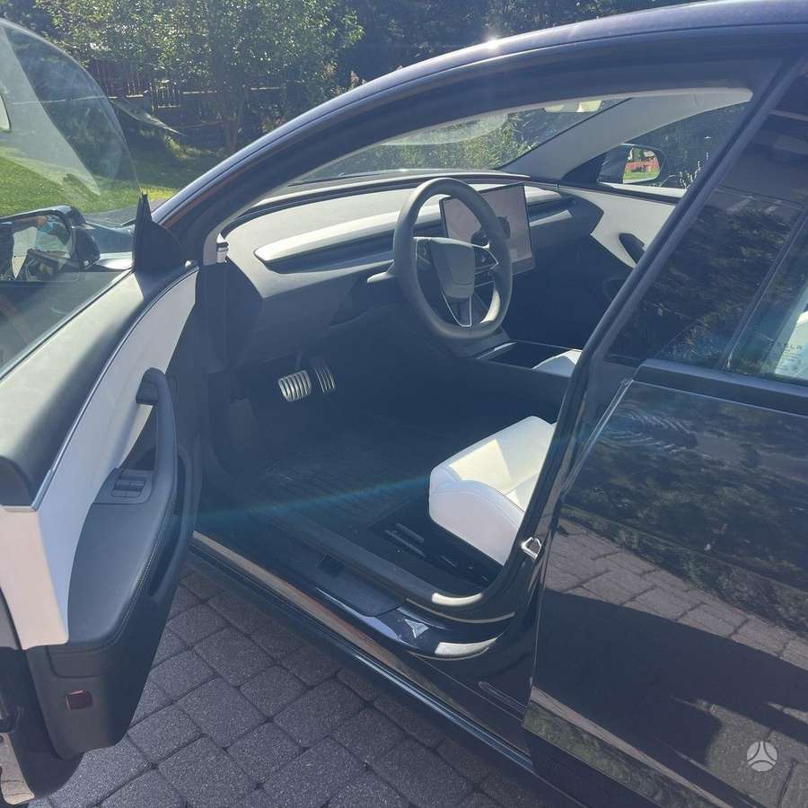 Tesla Model 3, 72 kWh, hatchback