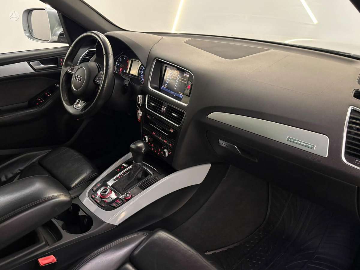 Audi Q5, 3.0 l., off-road / crossover