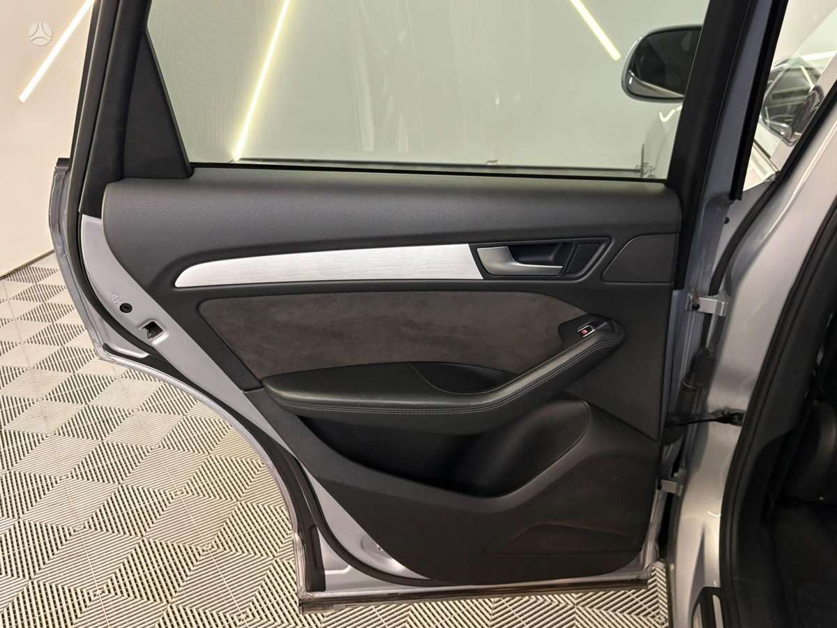 Audi Q5, 3.0 l., off-road / crossover