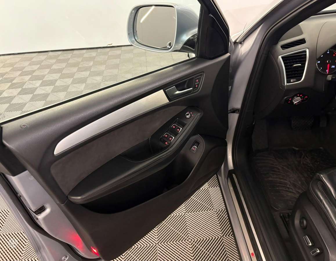 Audi Q5, 3.0 l., off-road / crossover