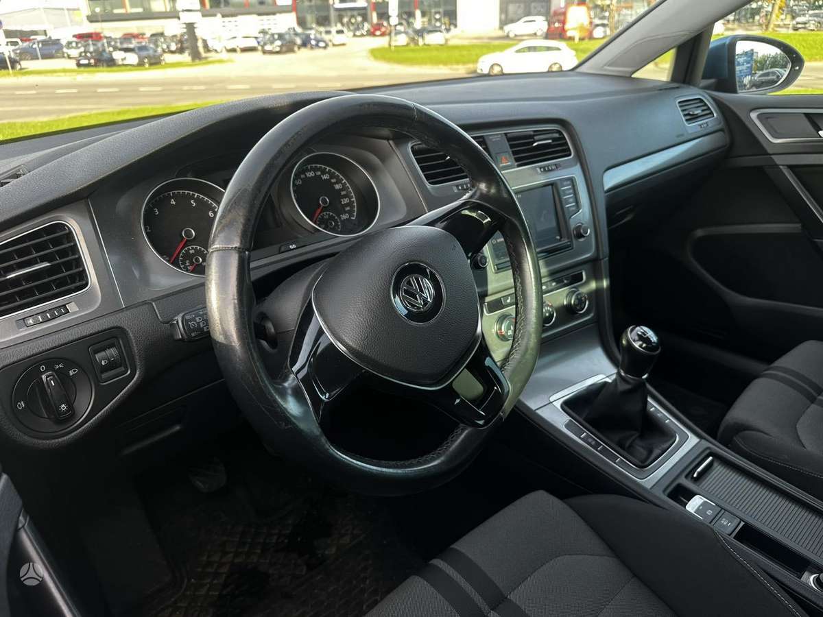 Volkswagen Golf - 10