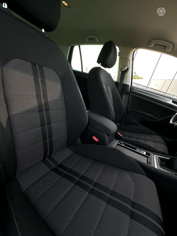 Volkswagen Golf - 11