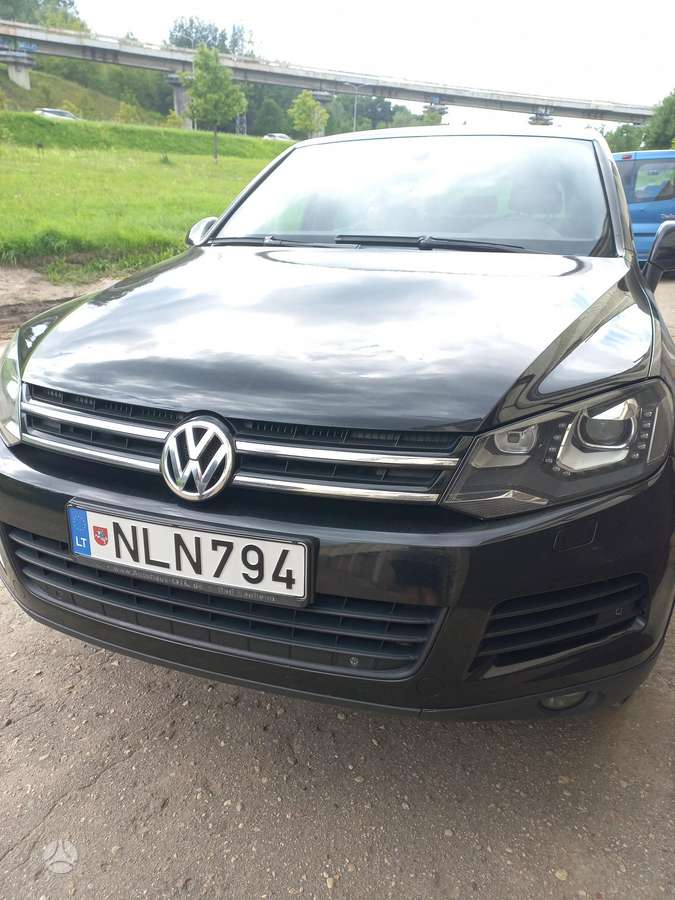 Volkswagen Touareg - 1