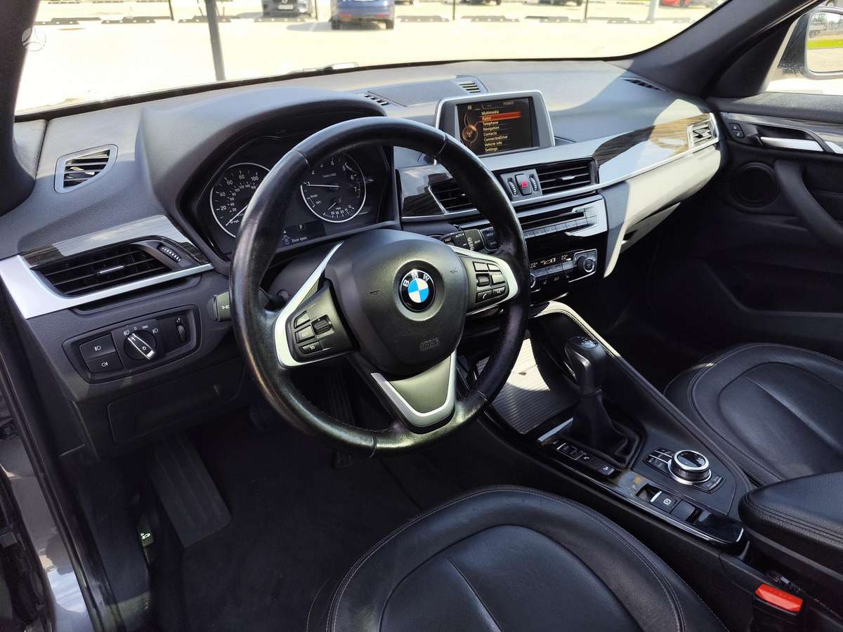 BMW X1, 2.0 l., off-road / crossover