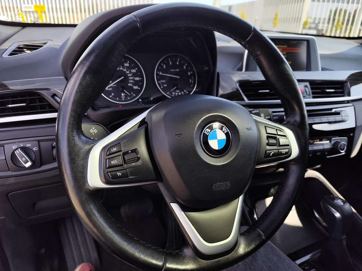 BMW X1, 2.0 l., off-road / crossover