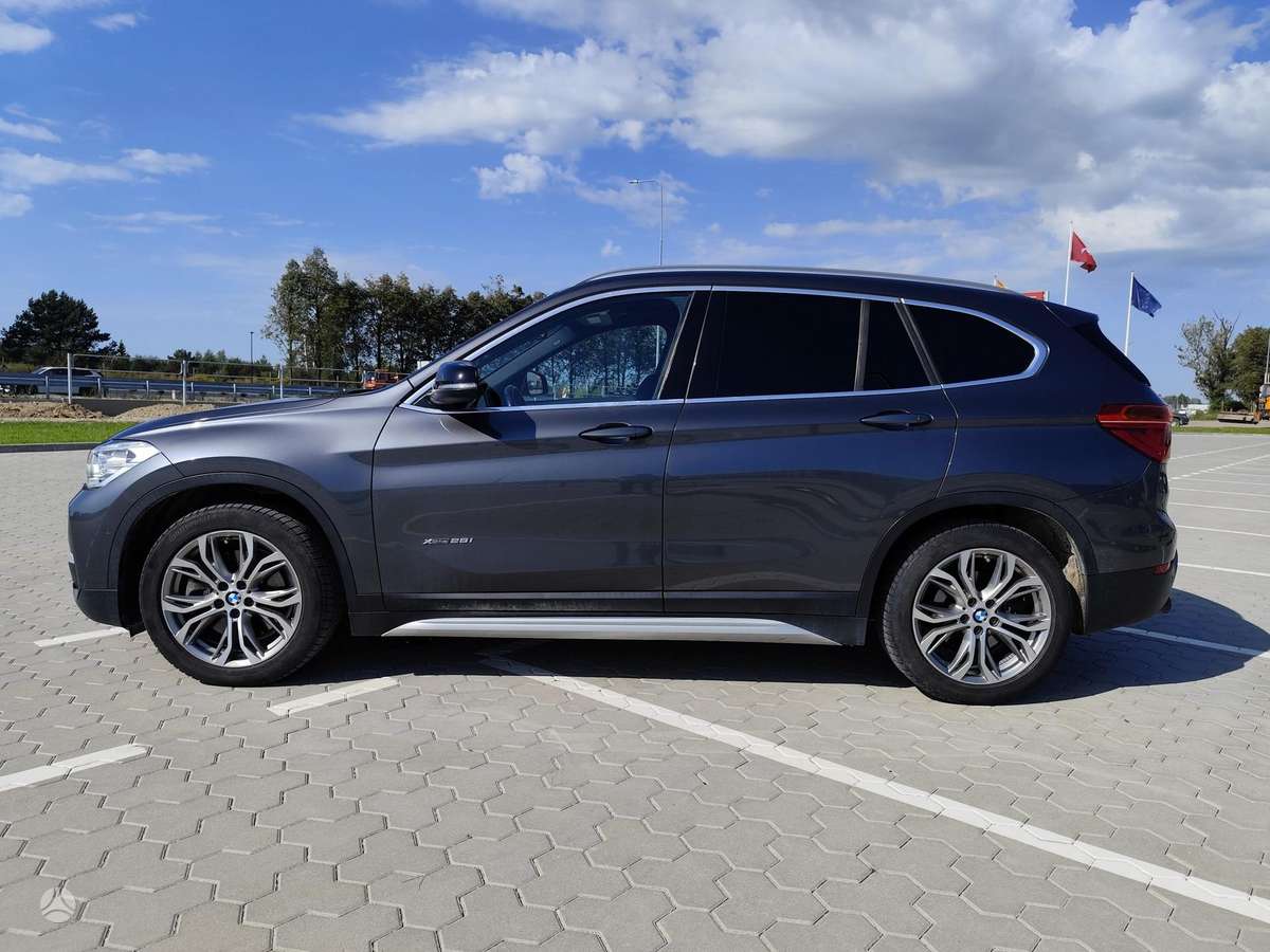 BMW X1, 2.0 l., off-road / crossover