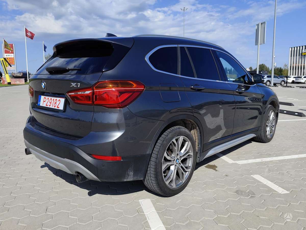 BMW X1, 2.0 l., off-road / crossover