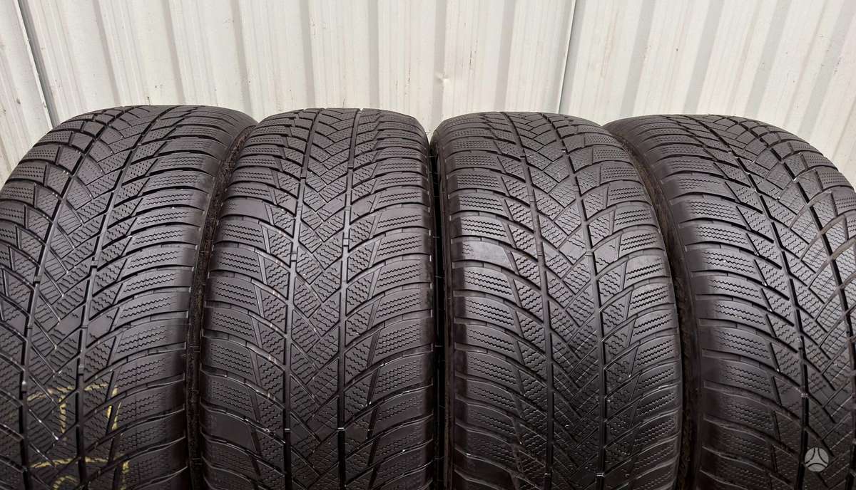 Bridgestone Blizzak lm001, winter 285/45 R21