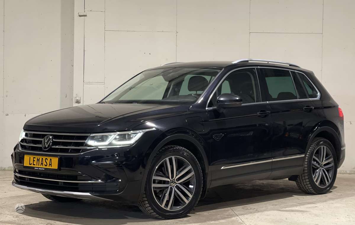 Volkswagen Tiguan - 1
