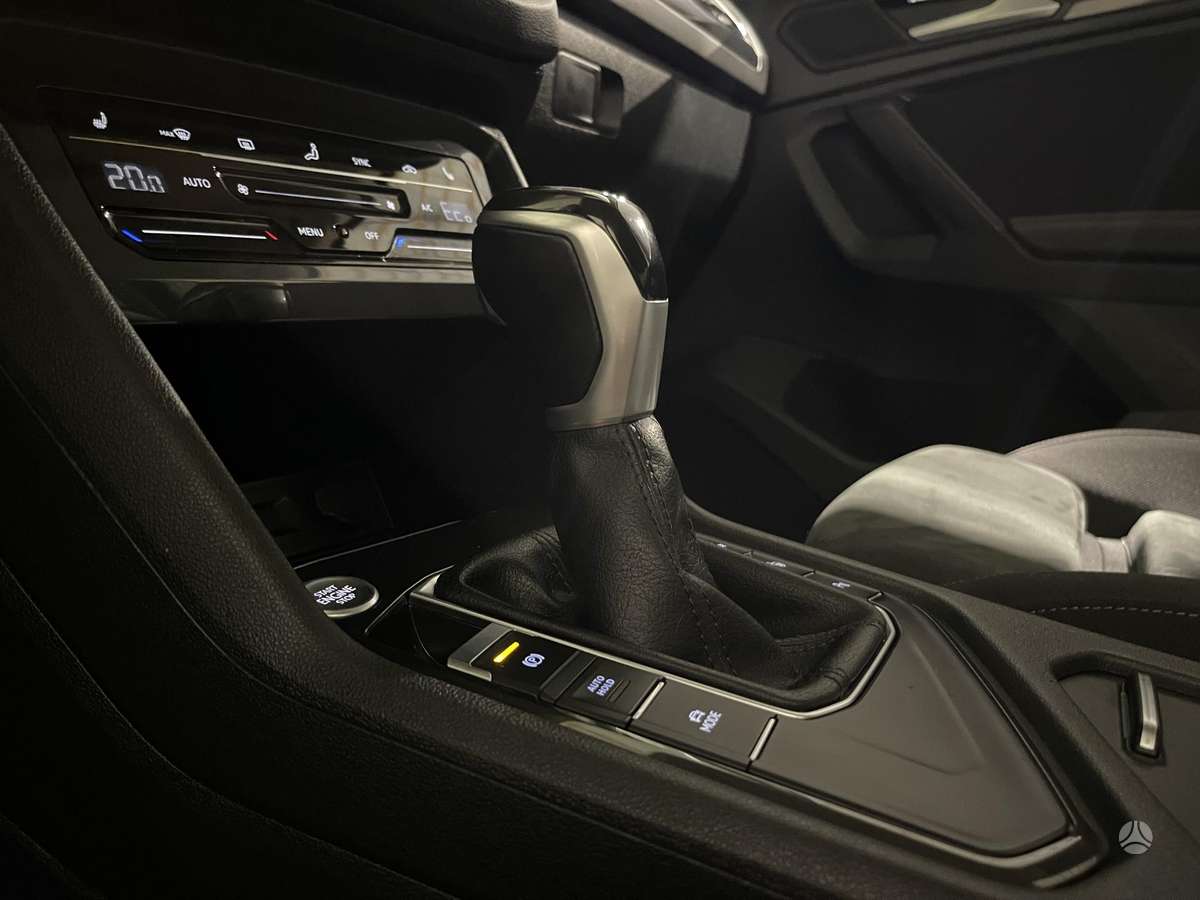 Volkswagen Tiguan - 11