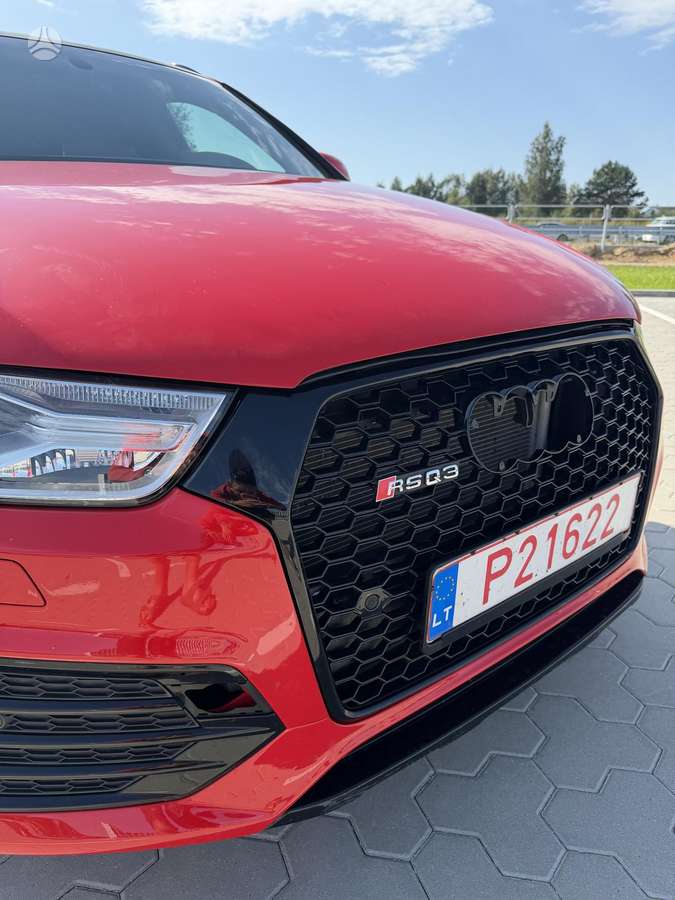 Audi Q3, 2.0 l., off-road / crossover