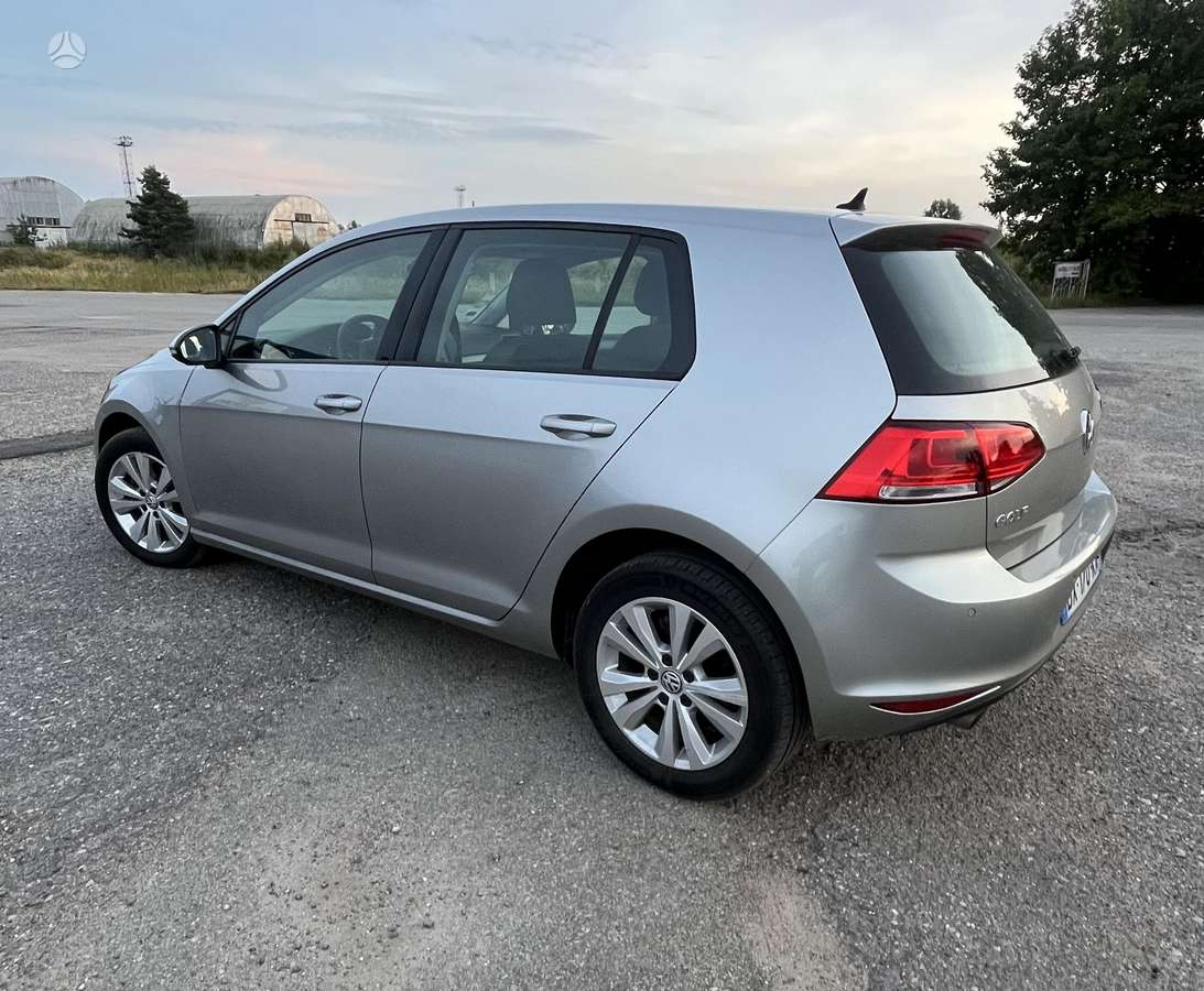Volkswagen Golf - 5