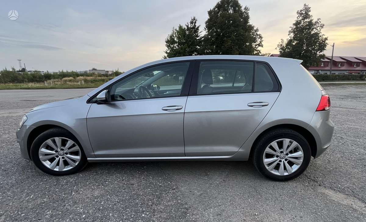 Volkswagen Golf - 6