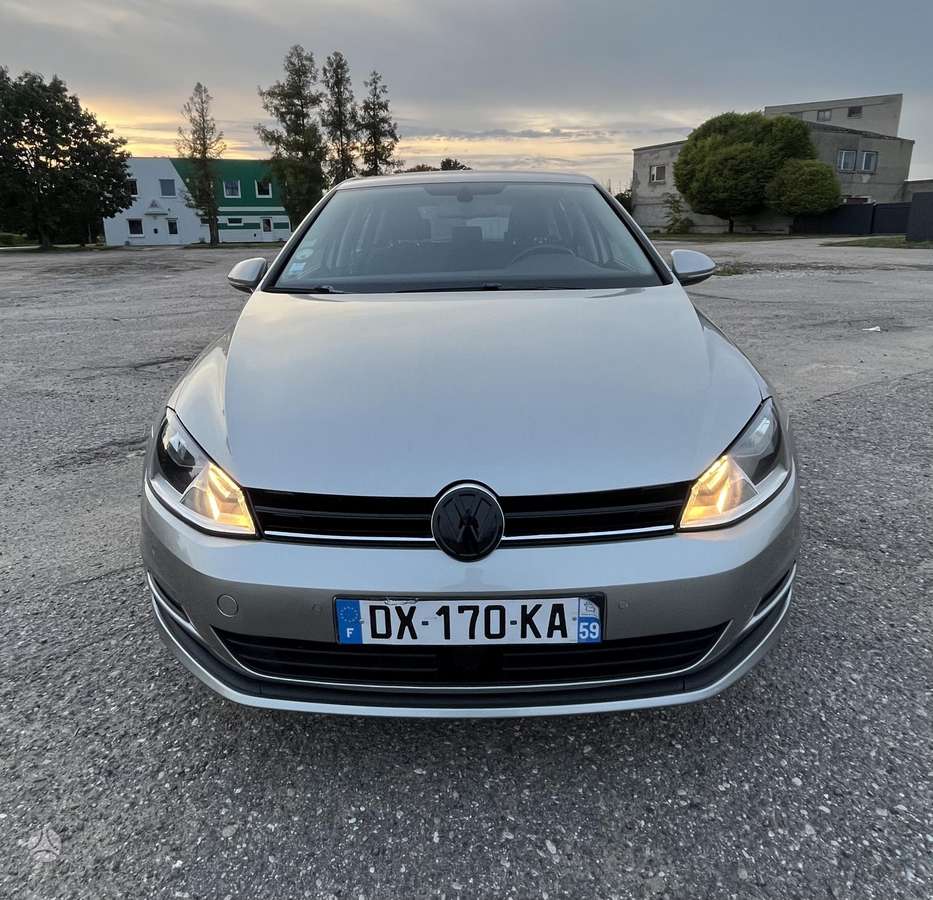 Volkswagen Golf - 8