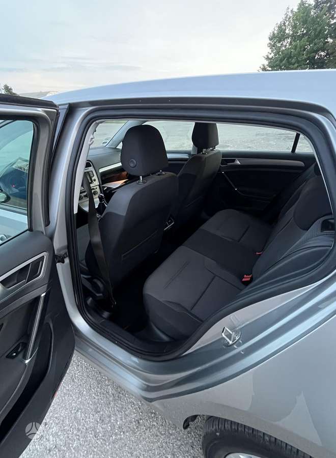 Volkswagen Golf - 9