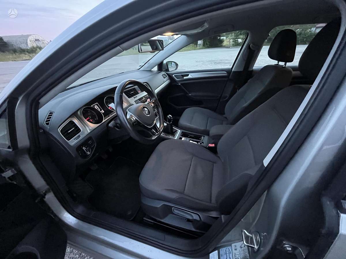 Volkswagen Golf - 10