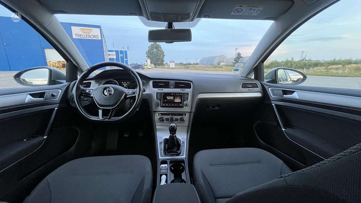 Volkswagen Golf - 11