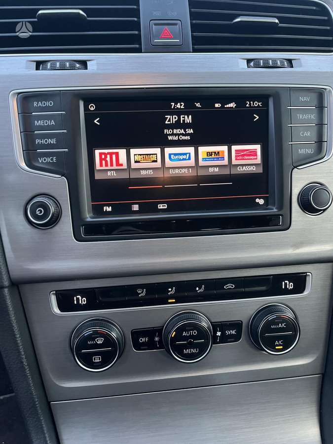 Volkswagen Golf - 12