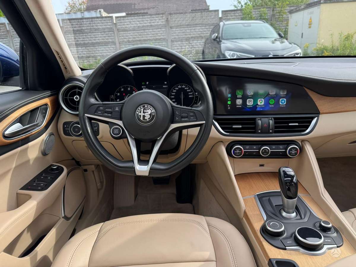 Alfa Romeo Giulia, 2.0 l., Седан