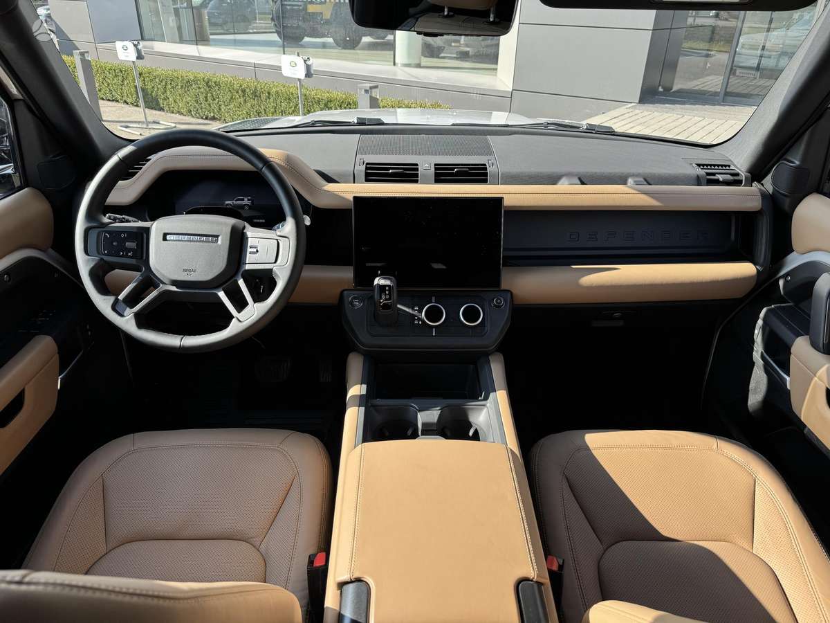 Land Rover Defender - 7