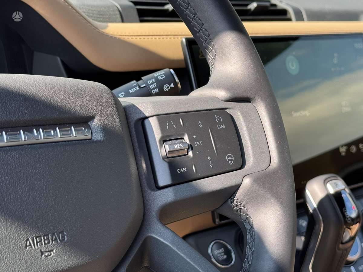 Land Rover Defender - 12