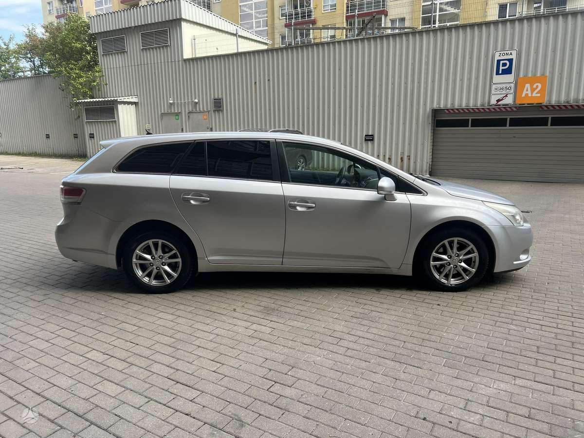 Toyota Avensis - 4