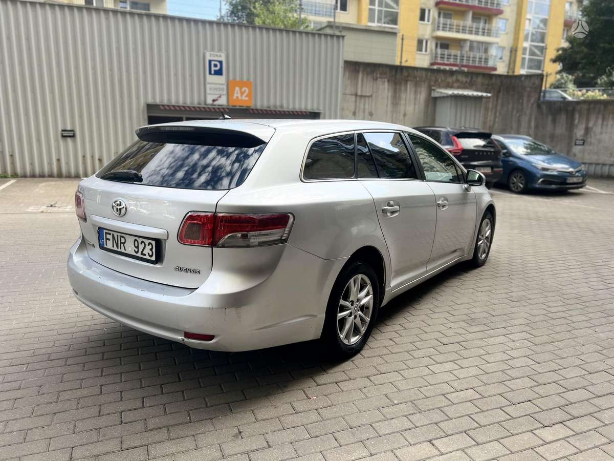 Toyota Avensis - 5