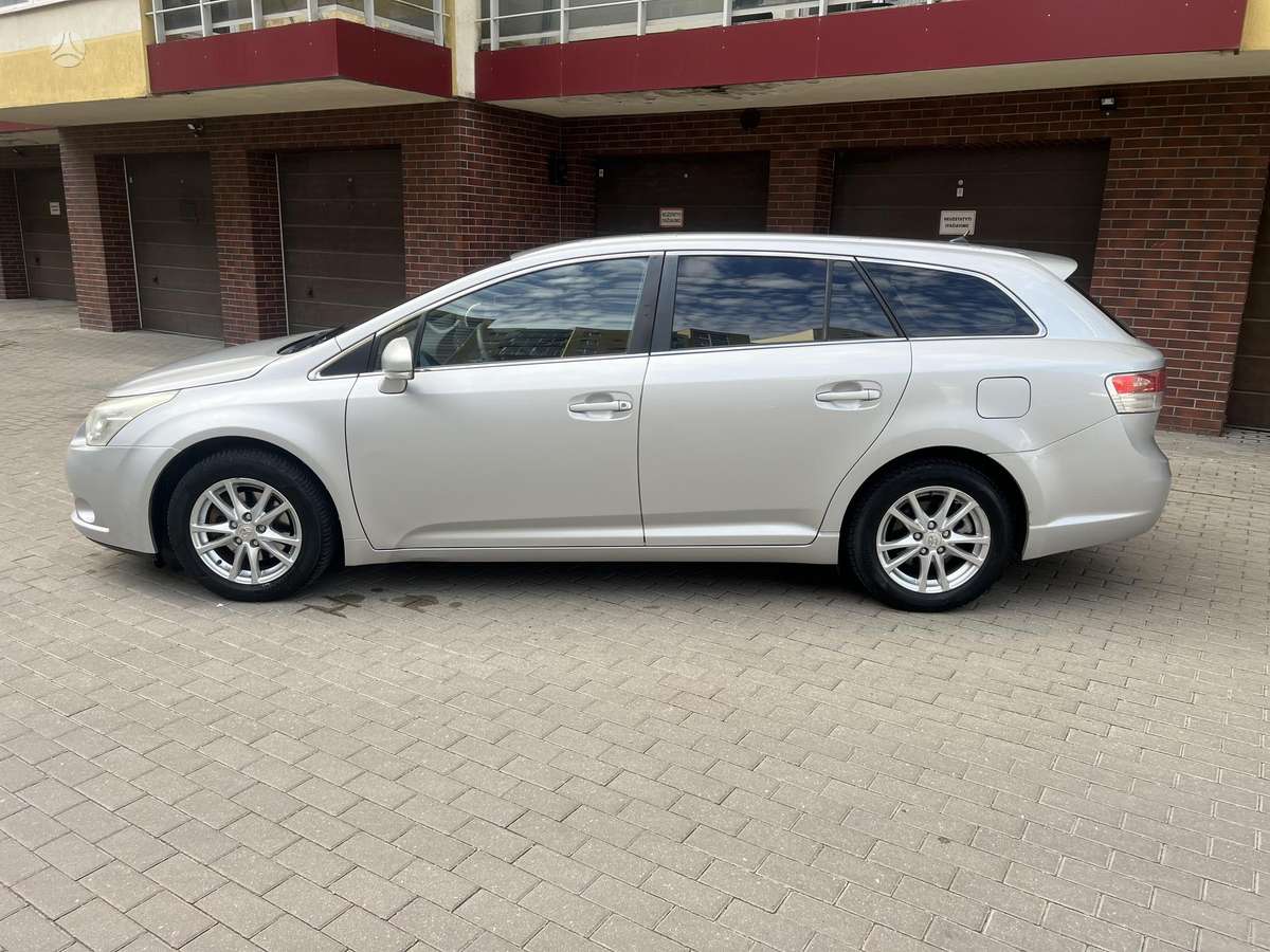 Toyota Avensis - 8