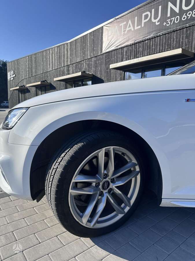 Audi A4, 2.0 l., Седан