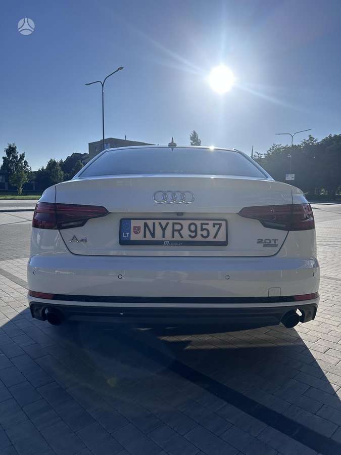 Audi A4, 2.0 l., Седан