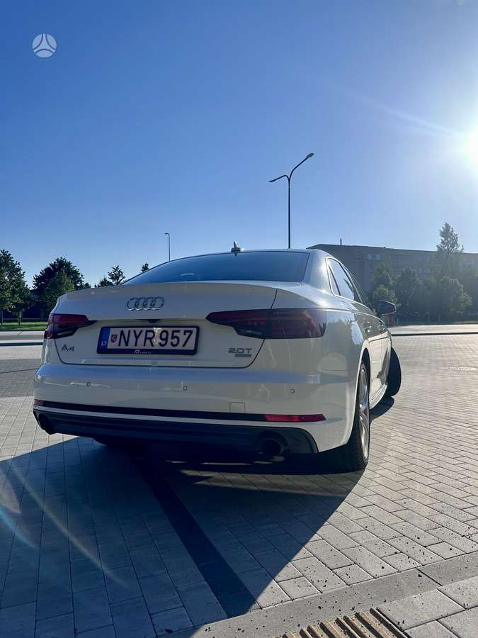 Audi A4, 2.0 l., Седан