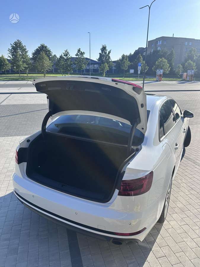 Audi A4, 2.0 l., Седан