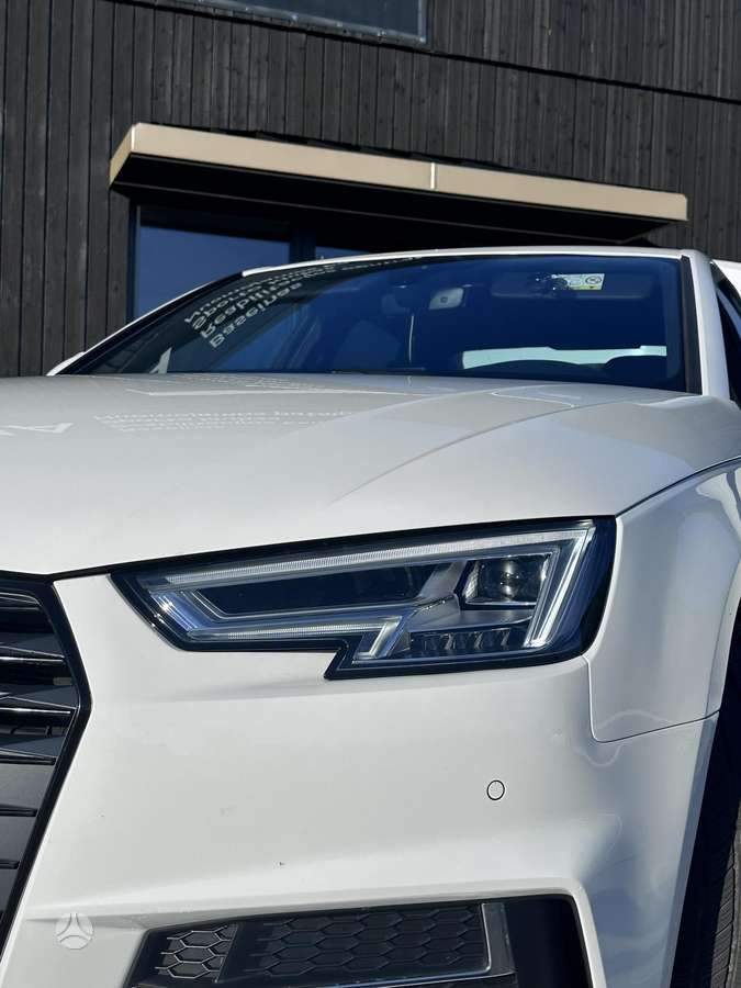 Audi A4, 2.0 l., Седан