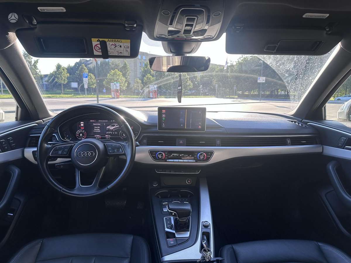Audi A4, 2.0 l., Седан