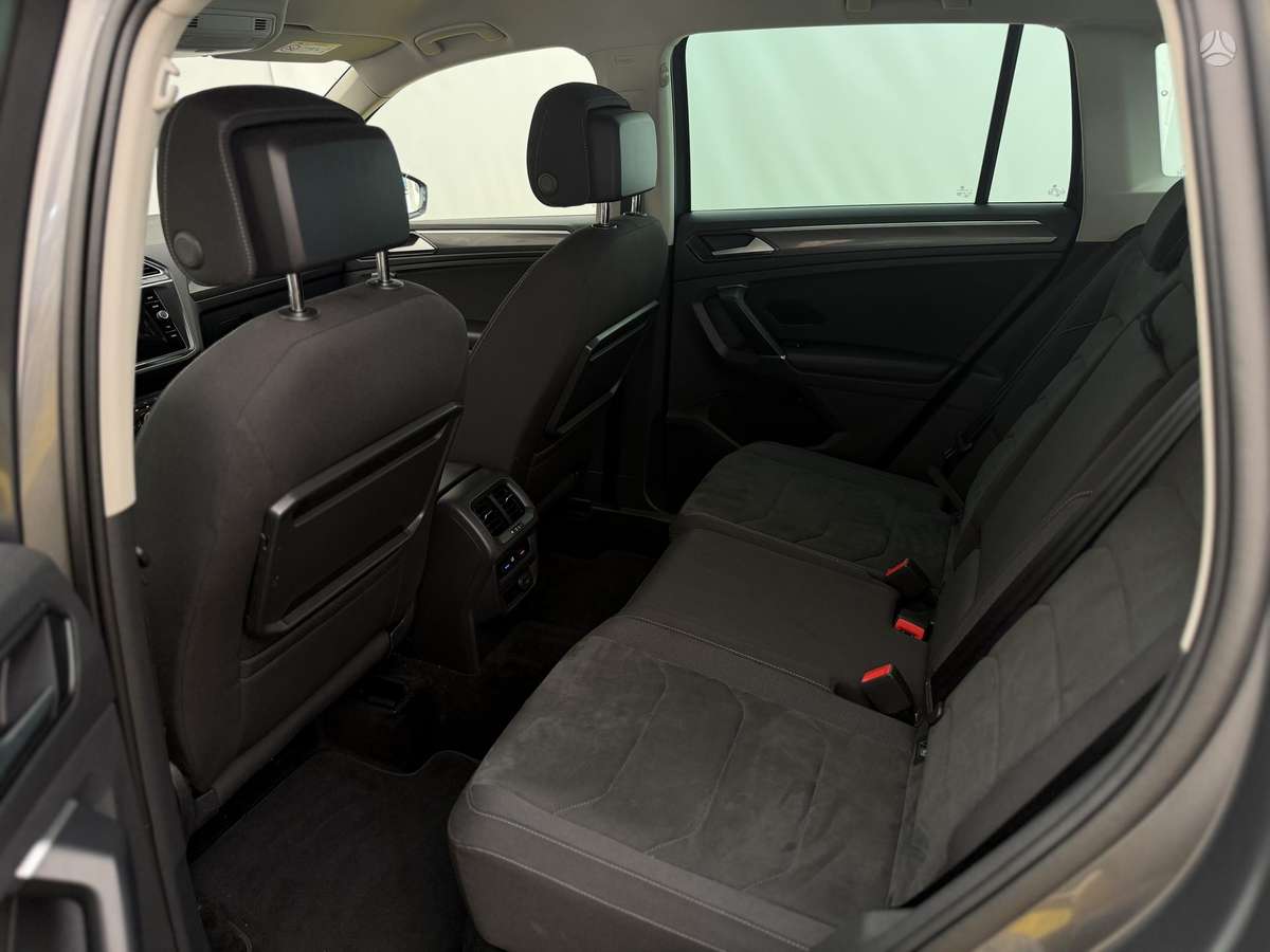 Volkswagen Tiguan - 11