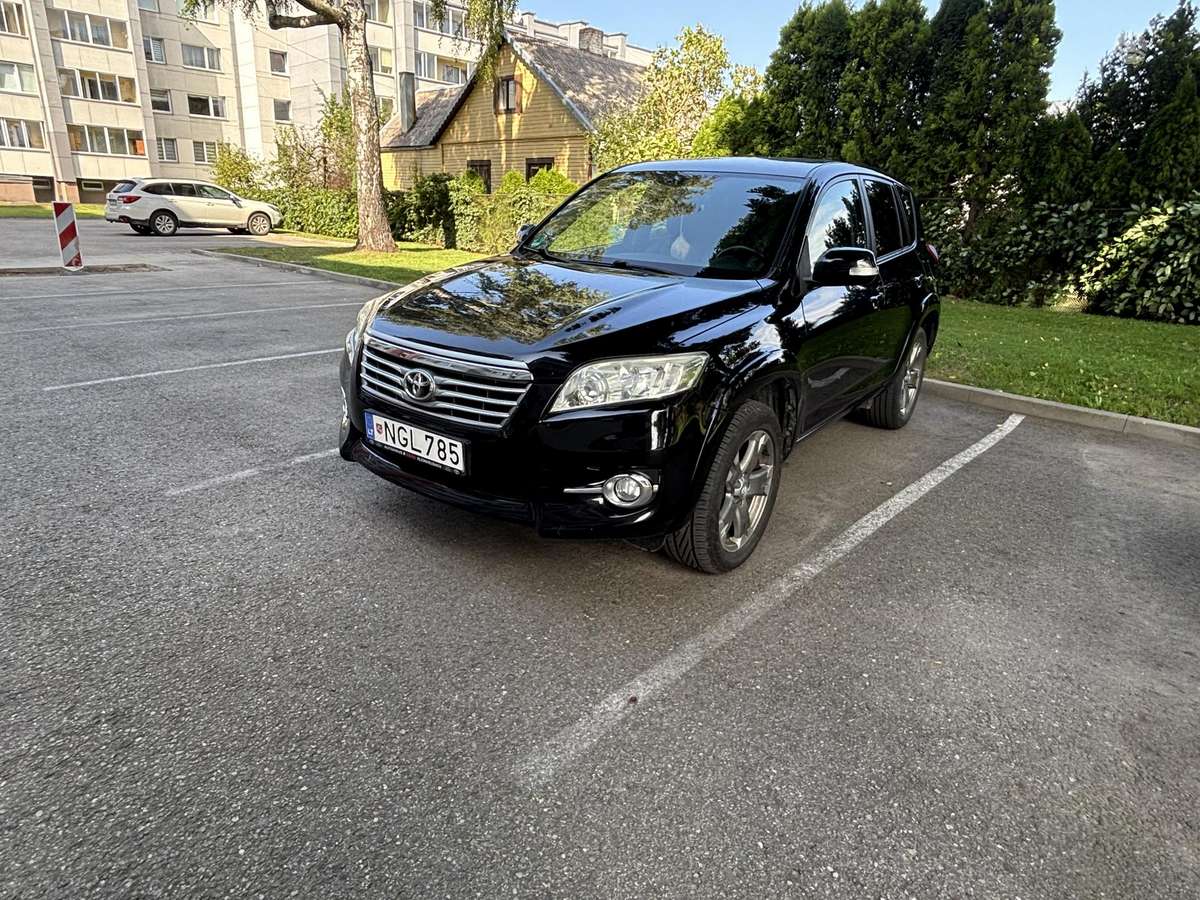 Toyota RAV4 - 1