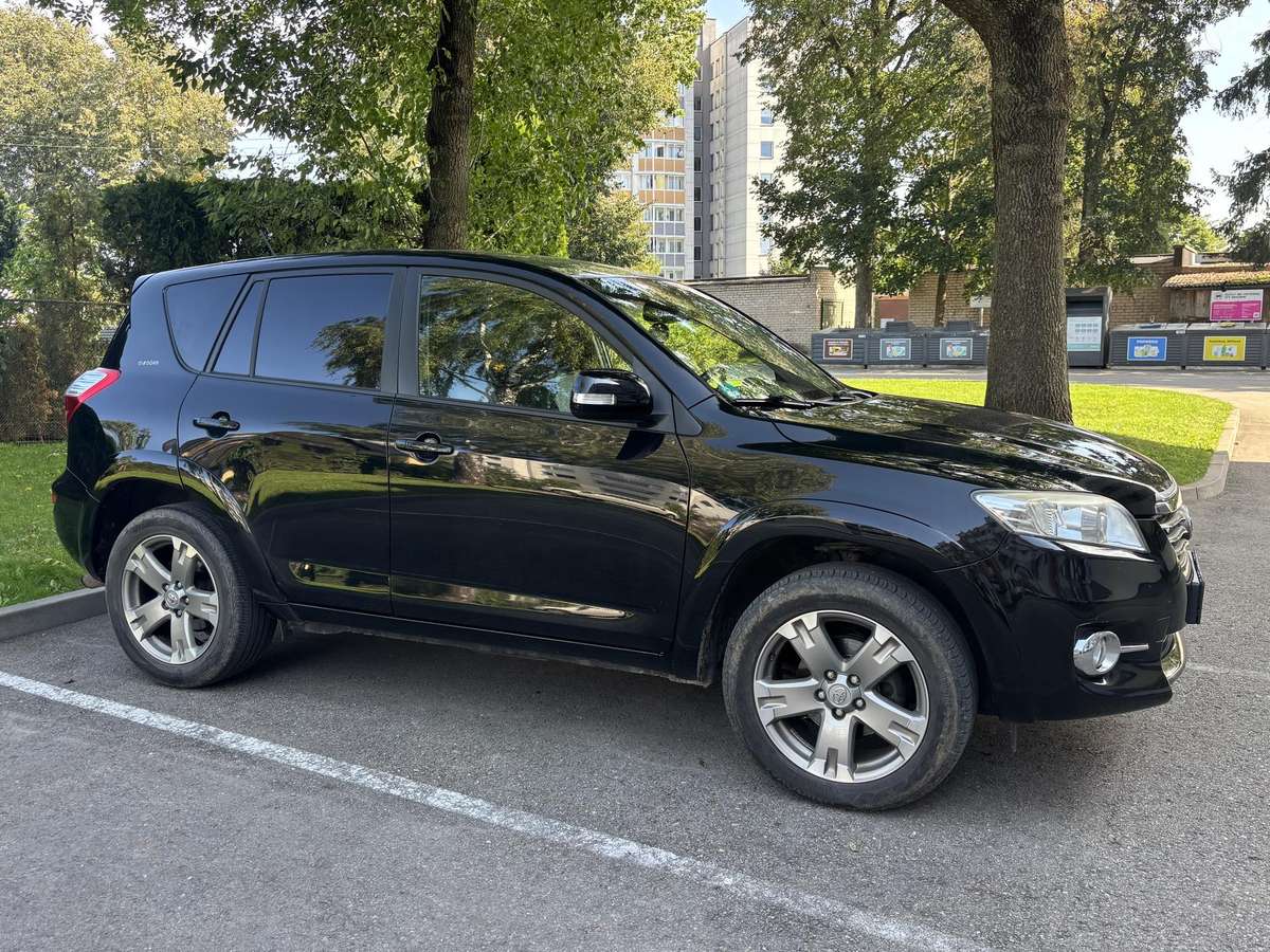 Toyota RAV4 - 8