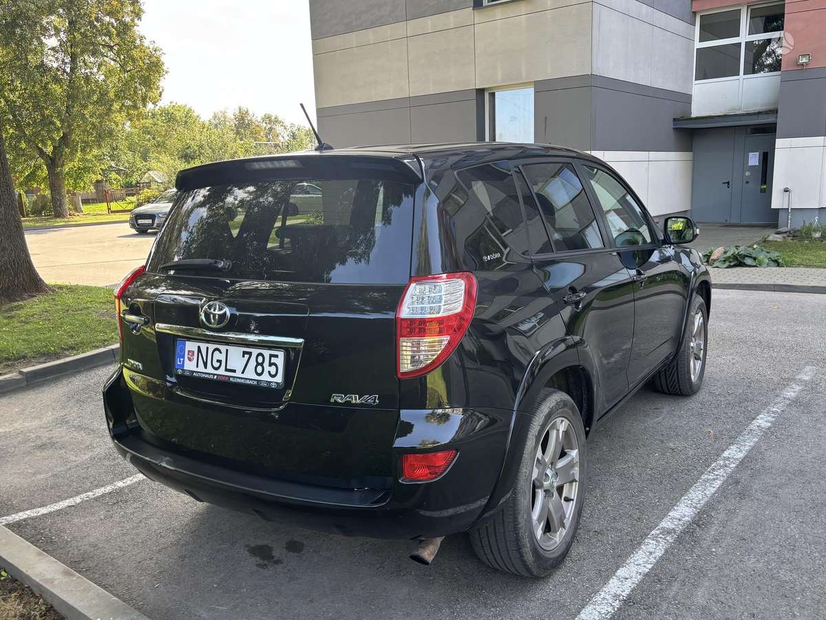 Toyota RAV4 - 10