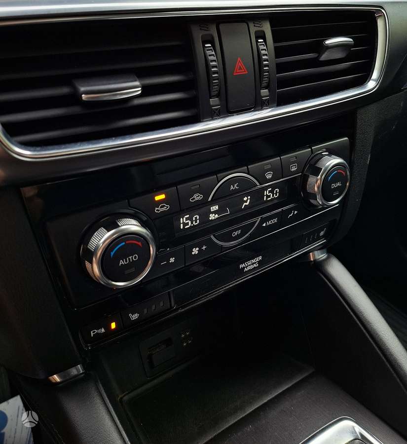 Mazda CX-5, 2.2 l., off-road / crossover