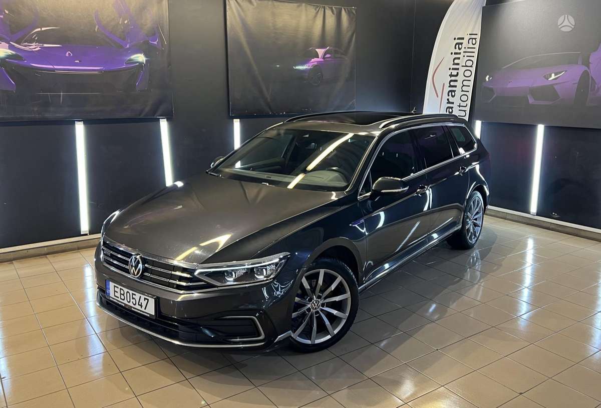 Volkswagen Passat - 1